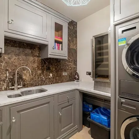 Westcourt By Rmg Apartment